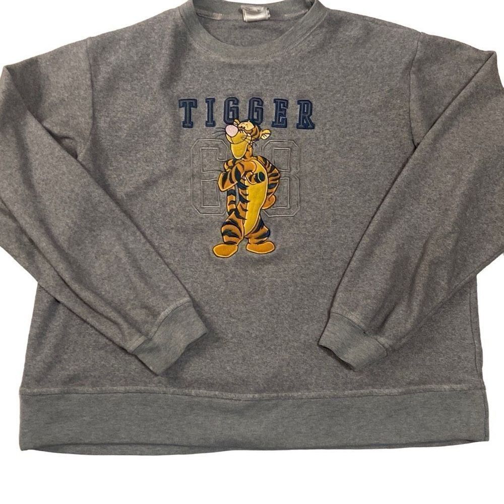 Vintage Disney Store Gray Tigger Sweatshirt Embroidered Tigger Men’s Medium